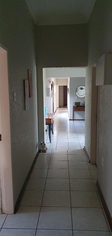 Life Tours & Accommodation Боксбург Экстерьер фото
